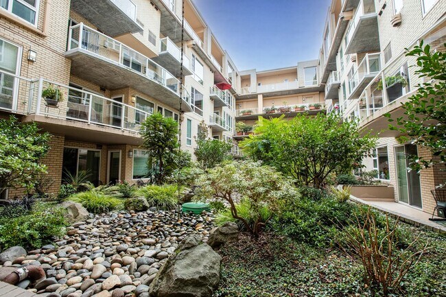 Building Photo - Sweet + secure 1/1 condo with parking, extra storage room