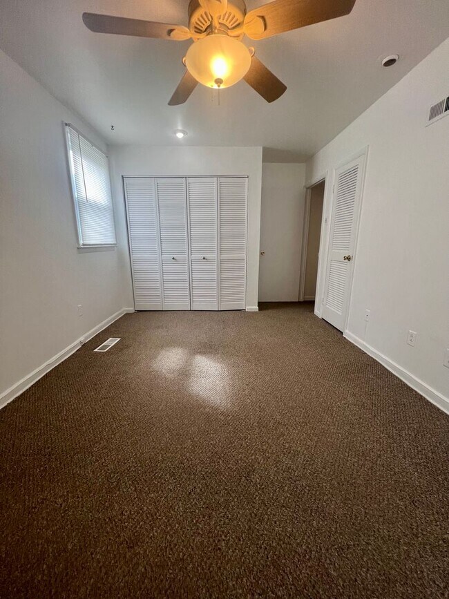 Building Photo - Stunning 2-Bedroom Apartment in Rhawnhurst! Available NOW!