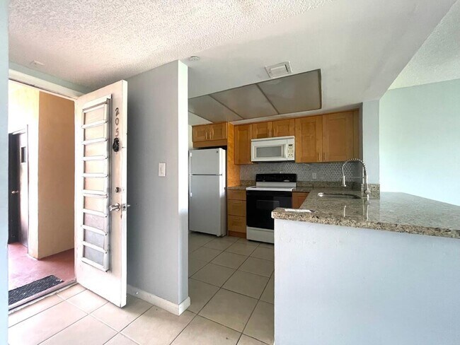 Building Photo - 1101 Crystal Lake Dr