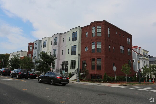 Building Photo - Morton Street Mews