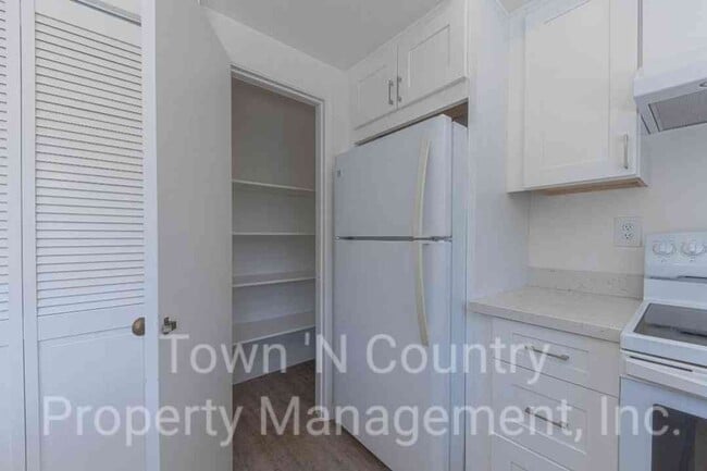 Building Photo - 3 Bedroom, 2 Bath Creekside Condo Available Now!