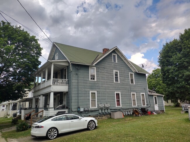 Building Photo - 708 Linden Pl