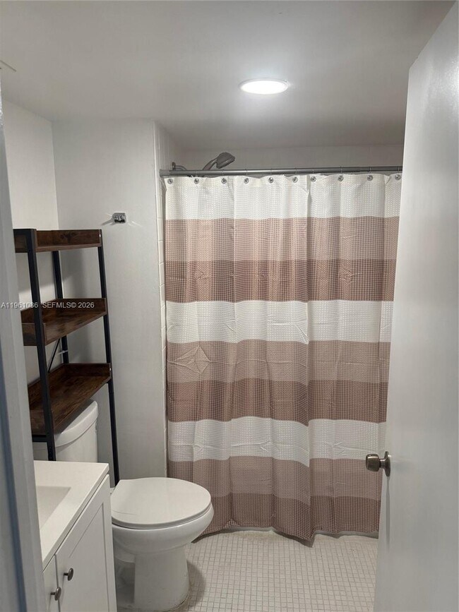 Building Photo - 8735 Ramblewood Dr