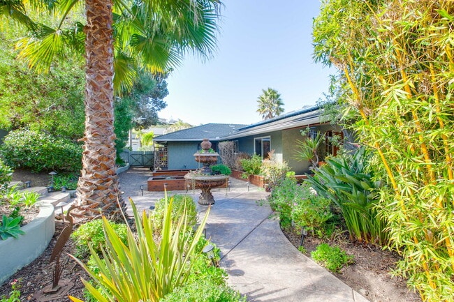 Building Photo - 3000 Azahar St