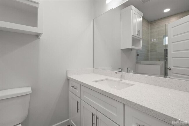 Building Photo - 1704 W Violet Dr