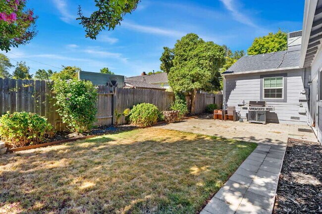 Building Photo - 4311 Cabrillo Way