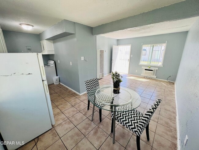 Building Photo - 8921 Kenneth St