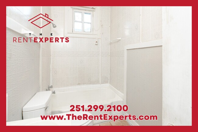 Building Photo - 2050 Dauphin St