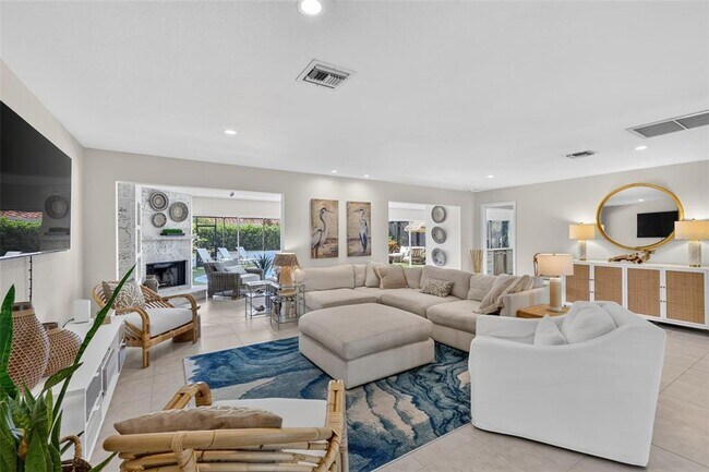Building Photo - 567 Bird Key Dr