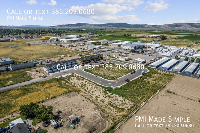 Building Photo - 65 1320