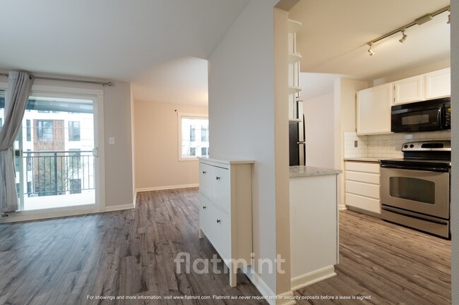 Building Photo - 8720 Phinney Ave N