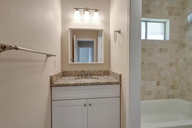 Building Photo - 1106 Bradshaw Dr