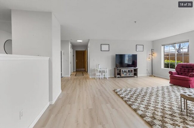 Building Photo - 2 Bedroom 2 Bath Condo in Gated Community ...