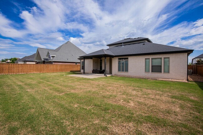 Building Photo - 8707 W Flycatcher Pl