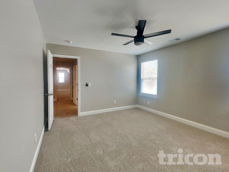 Building Photo - 1013 Wickshire Dr