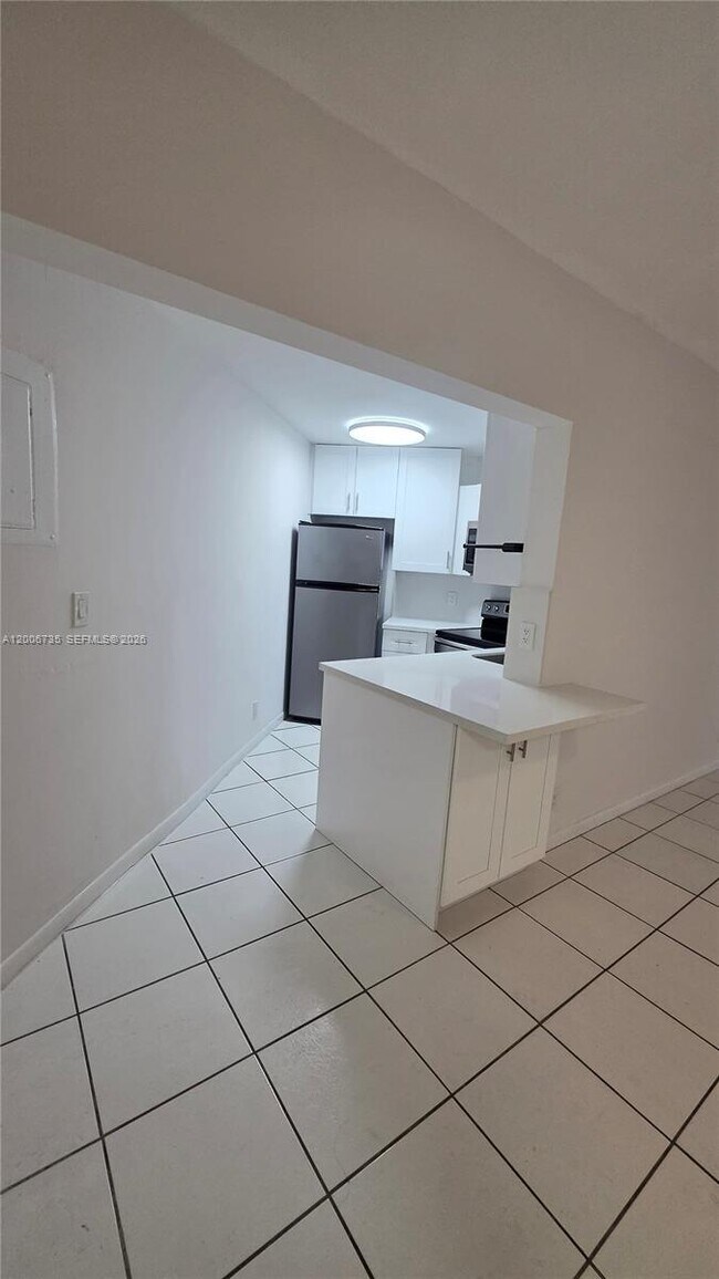 Building Photo - 216 Lake Pointe Dr