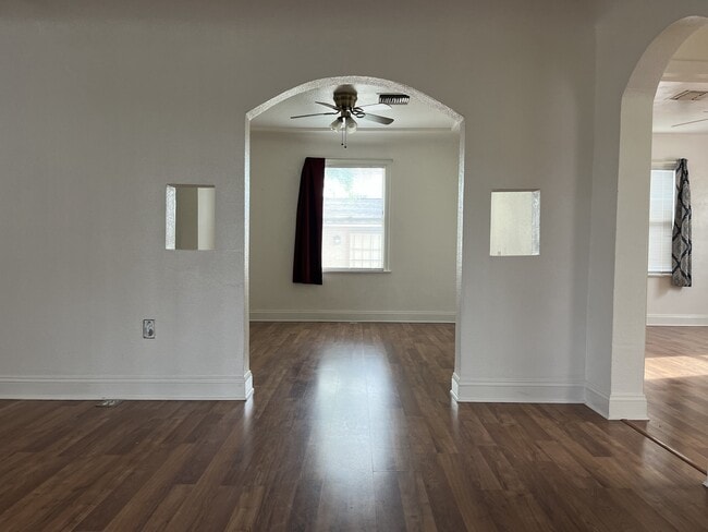 Building Photo - 901 Castaic Ave