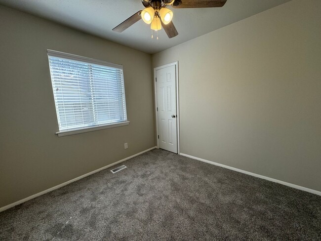 Building Photo - Gorgeous 4 bedroom 2 bathroom home in Broken Arrow