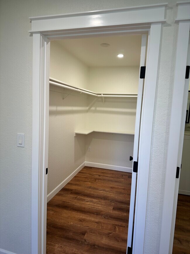 Building Photo - 510 S Adams St