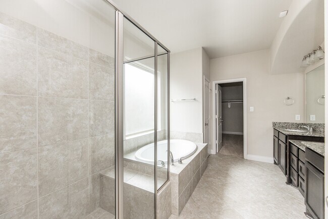 Building Photo - 2131 Blossomcrown Dr