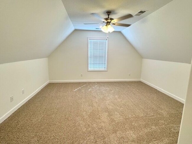 Building Photo - Move In Special! Half off of June Rent! Co...