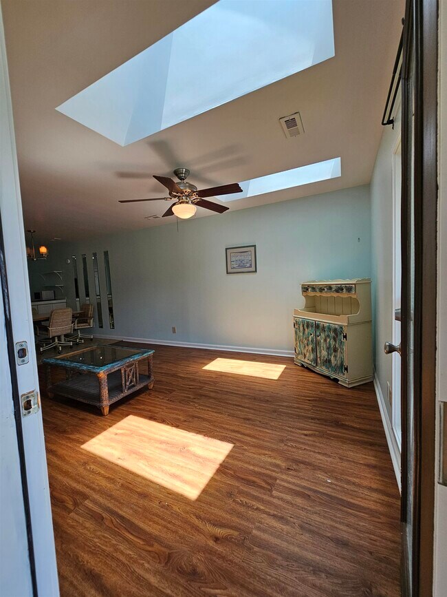 Building Photo - 4489 Little River Inn Ln