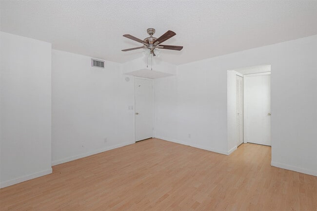 Building Photo - 6075 N Sabal Palm Blvd