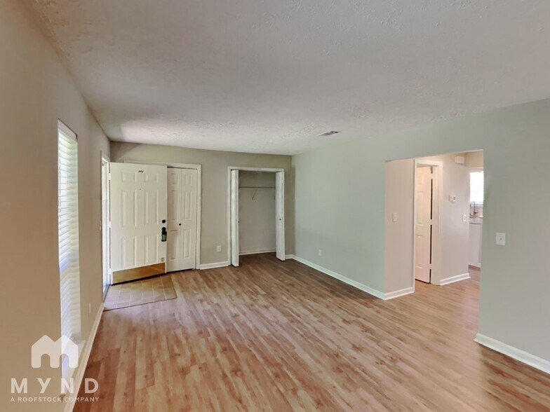Building Photo - 383 Huntington Ridge Dr