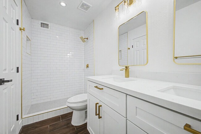 Building Photo - 4127 N 106th Ave