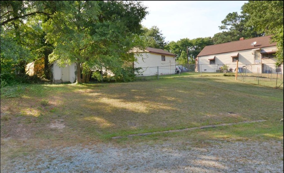 Large fenced backyard with room to relax or play. - 1607 Robinhood Rd