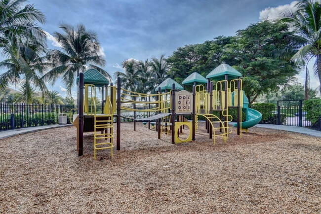 Building Photo - 10337 Trianon Pl