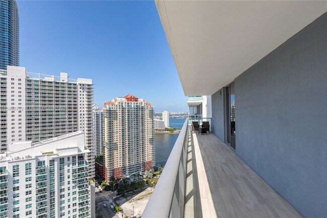 Building Photo - 1300 Brickell Bay Dr