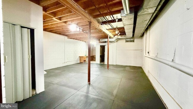 Building Photo - 305 Marten Rd