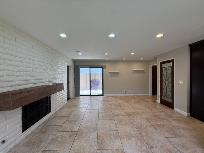 Building Photo - Beautiful Single Story Foxenwood Townhome in Orcutt with Easy Access to VSFB