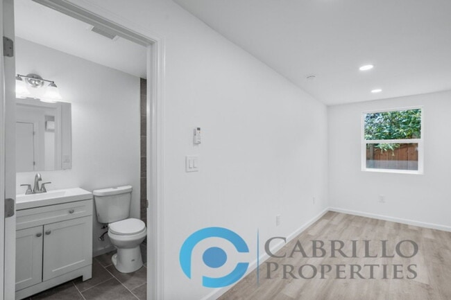 Building Photo - 2527 Tuberose St