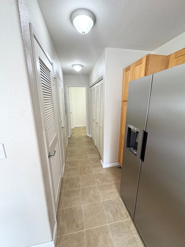Building Photo - Rarely available 3/2.5 townhome in Kapolei!
