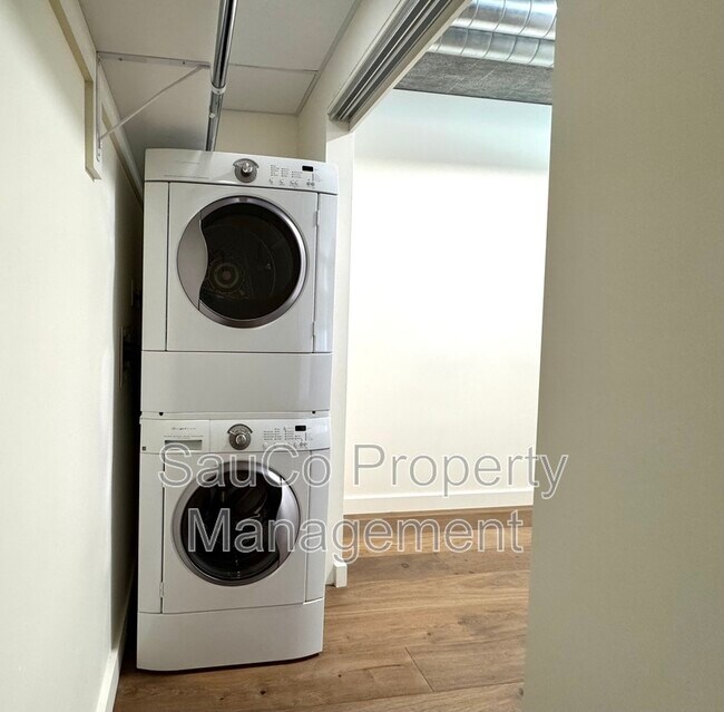 Building Photo - 1926 W Burnside St