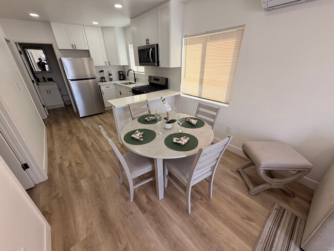 Building Photo - 1830-36 Newton Ave