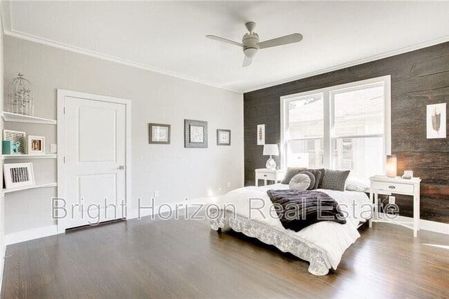 Building Photo - 1821 W 10th St