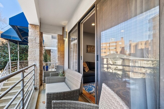 Building Photo - 1710 Summit Pl NW