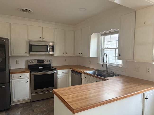 Building Photo - 510 Westwood Cir