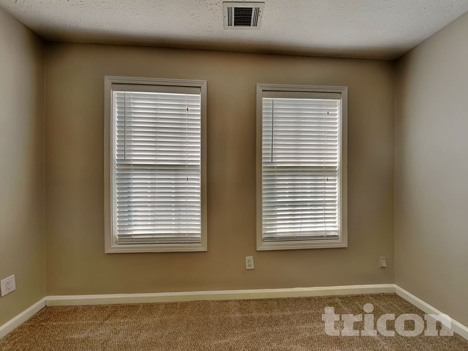 Building Photo - 2051 Meadowglen Ln