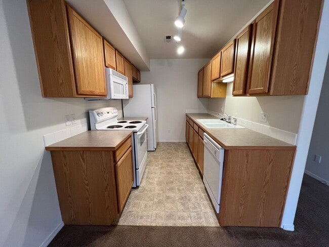 Building Photo - Spacious 2 Bed, 1.5 Bath in CDA!