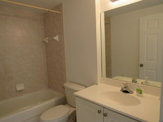 Building Photo - 4525 Oak Terrace Dr