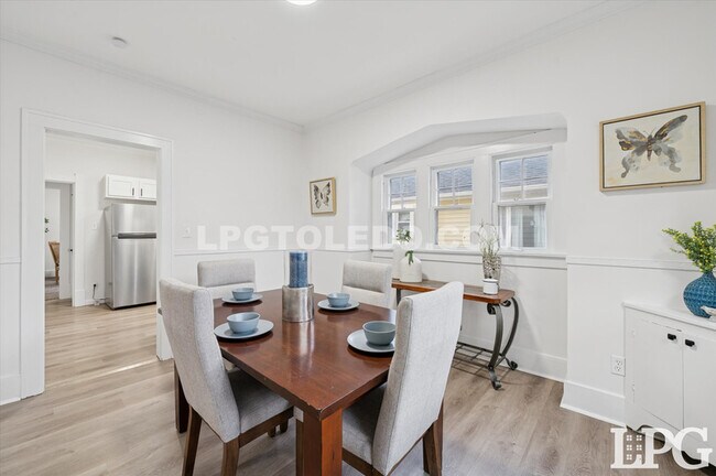 Building Photo - 1044 Hawk St