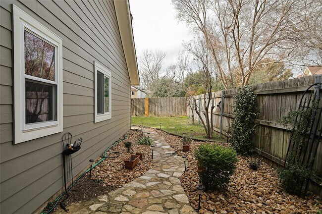 Building Photo - 8705 Clearbrook Trail
