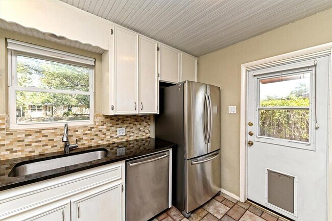 Building Photo - 5205 Brookdale Ln