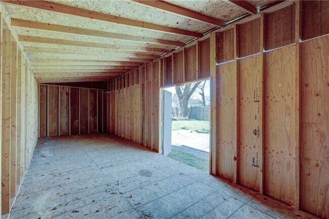 Building Photo - 1715 NW 21st St