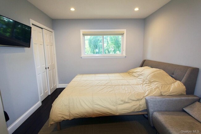 Building Photo - 83 Executive Dr