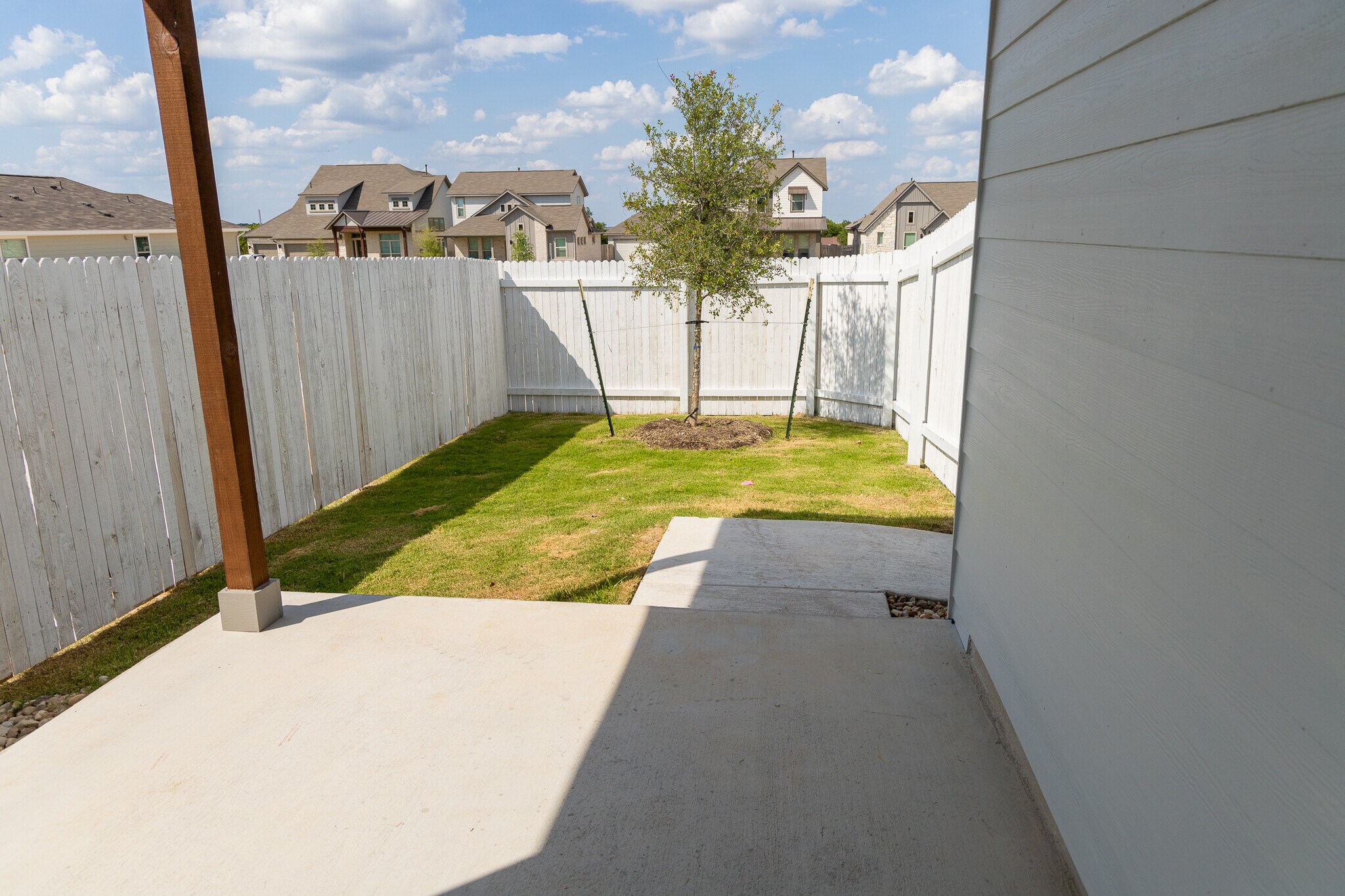 Building Photo - 388 Glocken Ln
